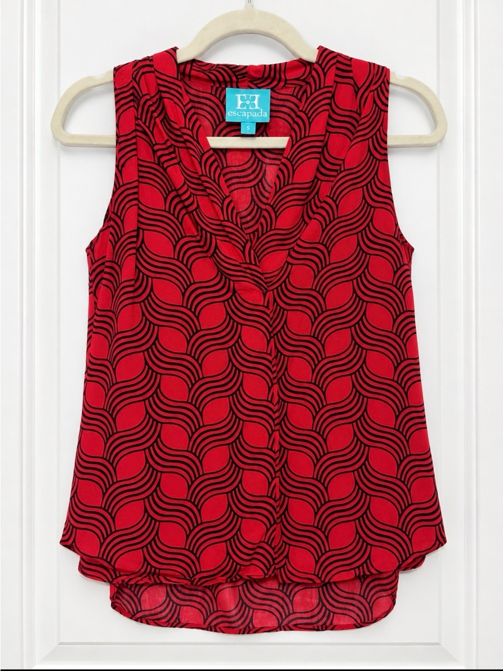 escapada Red Sleeveless V-Neck Wave-Pattern Camisole